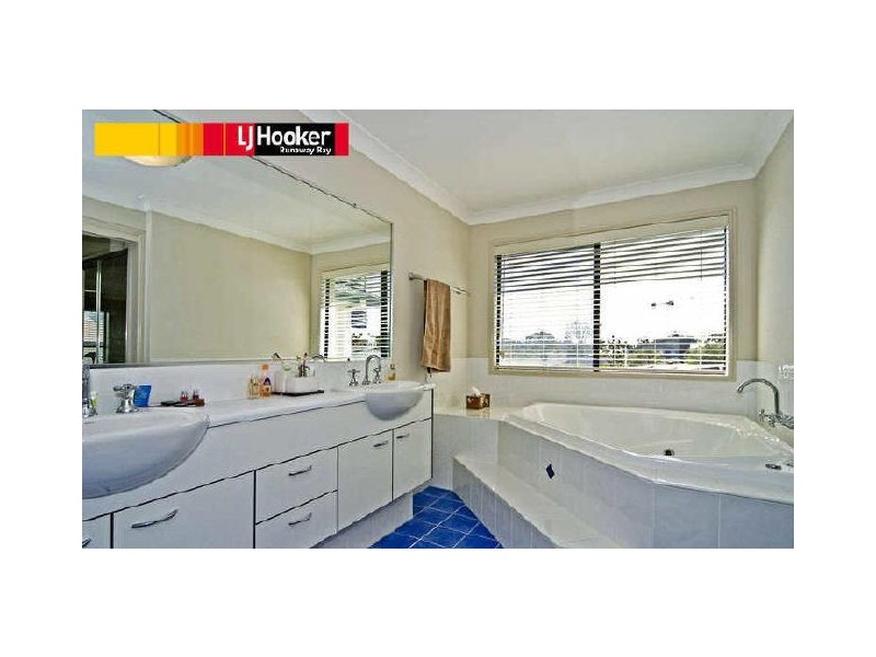 27 Ocean Street, Runaway Bay QLD 4216