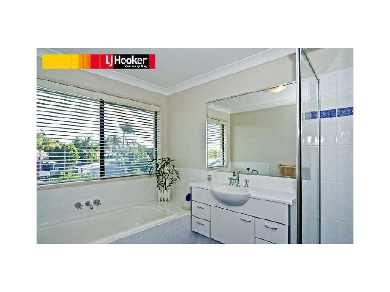 27 Ocean Street, Runaway Bay QLD 4216
