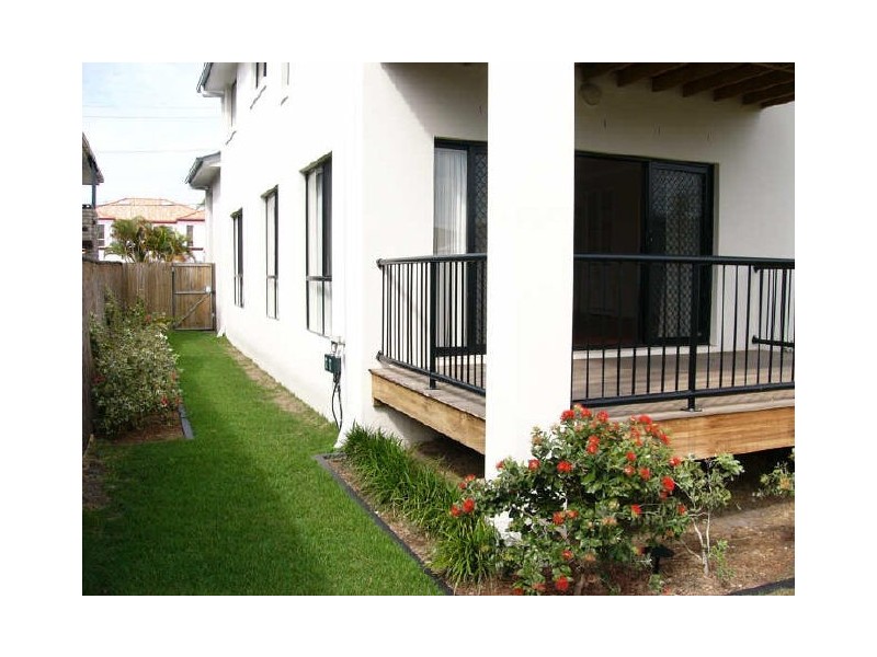 27 Ocean Street, Runaway Bay QLD 4216