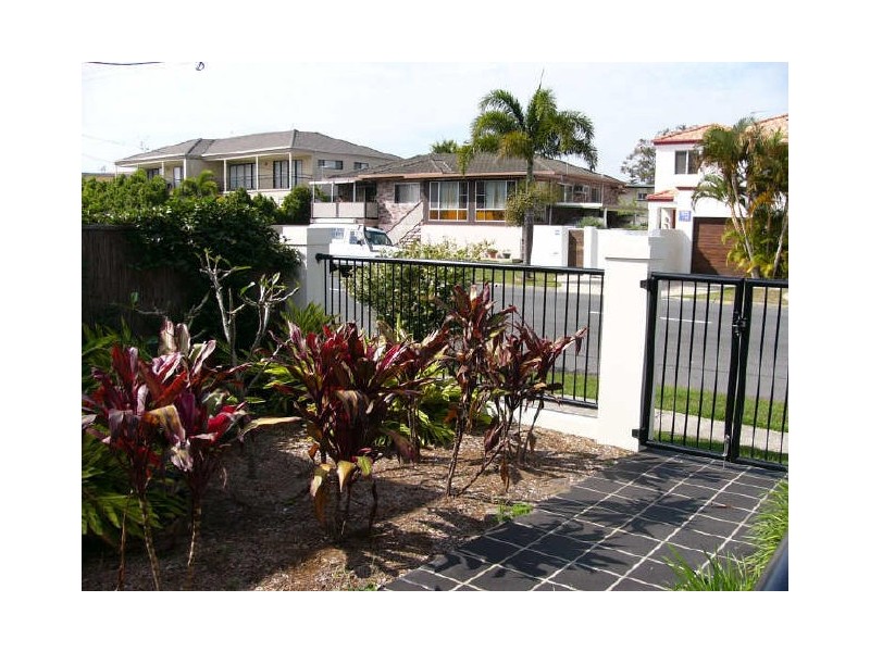 27 Ocean Street, Runaway Bay QLD 4216