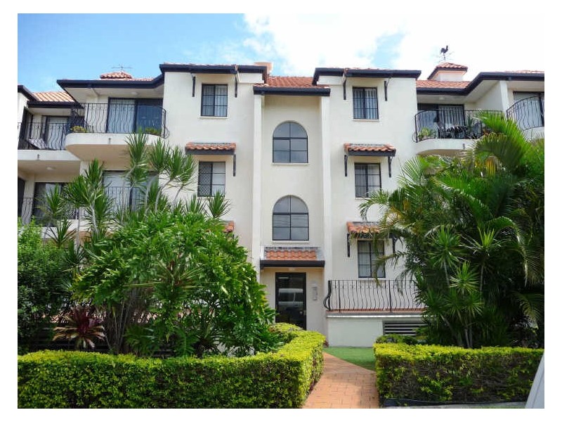 12/12 Canal Avenue, Runaway Bay QLD 4216
