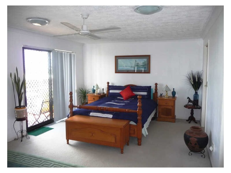 12/12 Canal Avenue, Runaway Bay QLD 4216