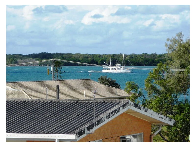 12/12 Canal Avenue, Runaway Bay QLD 4216