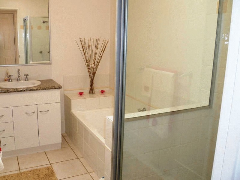 15/1 Archipelago Street, Pacific Pines QLD 4211