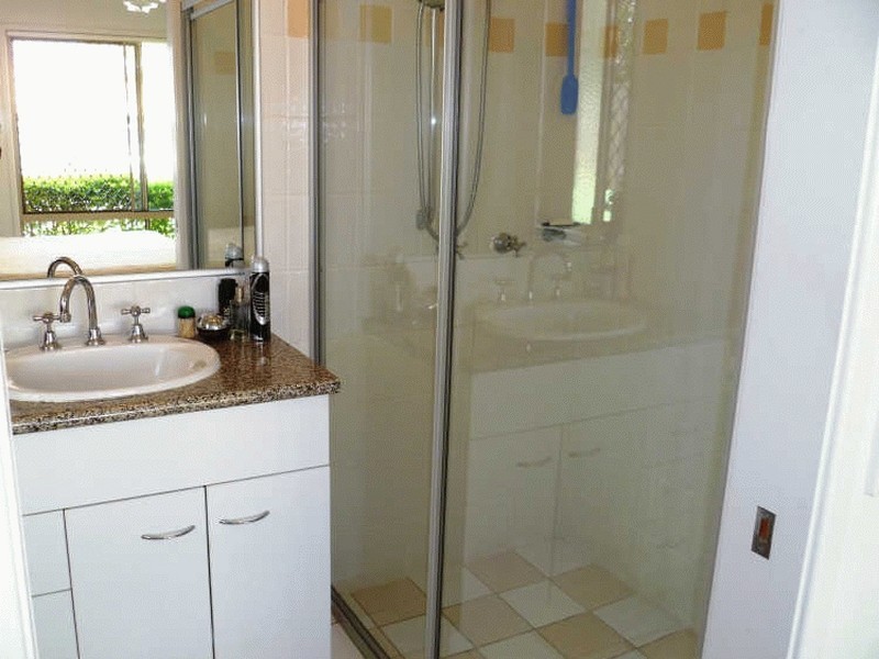 15/1 Archipelago Street, Pacific Pines QLD 4211