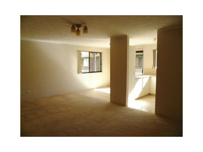 9/3 Ahern Street, Labrador QLD 4215