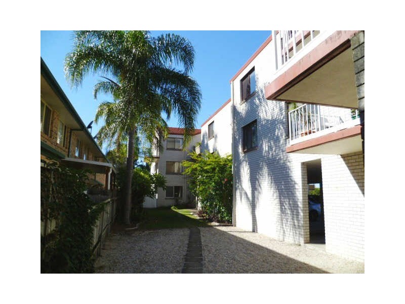 9/3 Ahern Street, Labrador QLD 4215