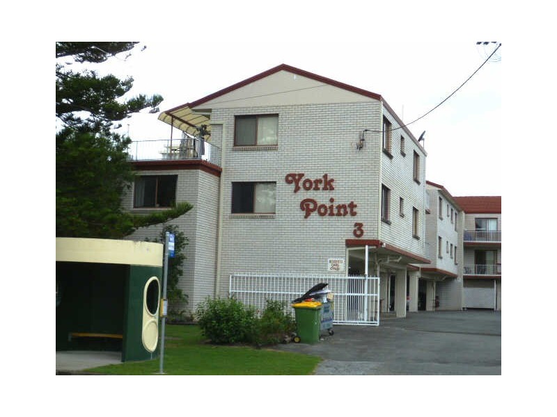 9/3 Ahern Street, Labrador QLD 4215