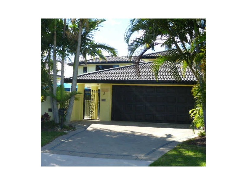 5 Aroa Court, Runaway Bay QLD 4216