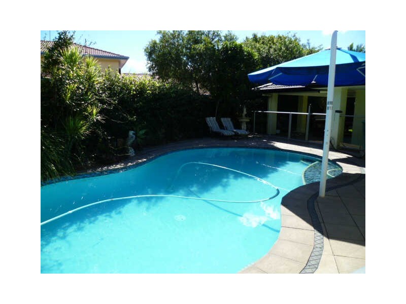 5 Aroa Court, Runaway Bay QLD 4216