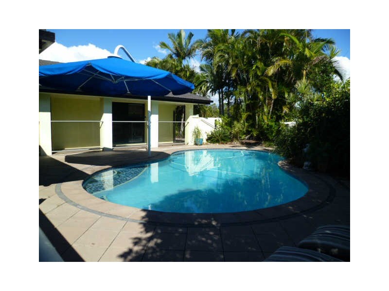 5 Aroa Court, Runaway Bay QLD 4216