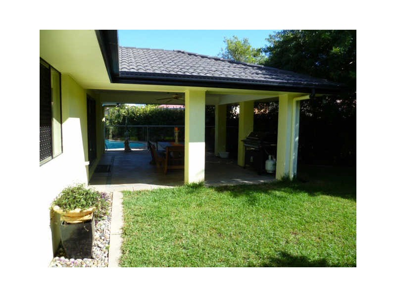 5 Aroa Court, Runaway Bay QLD 4216