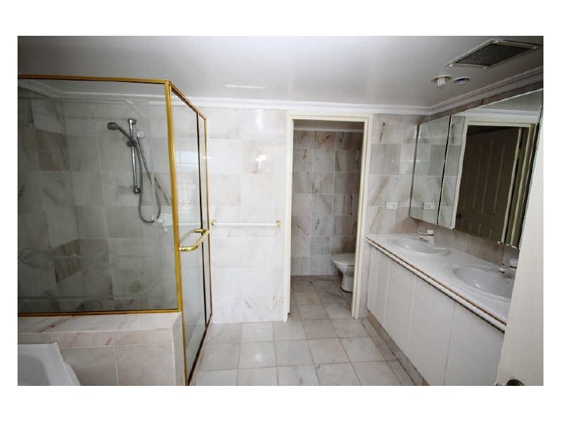 17D/5 Bayview Street, Runaway Bay QLD 4216