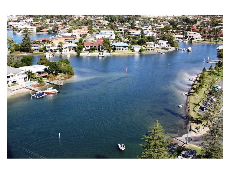 17D/5 Bayview Street, Runaway Bay QLD 4216