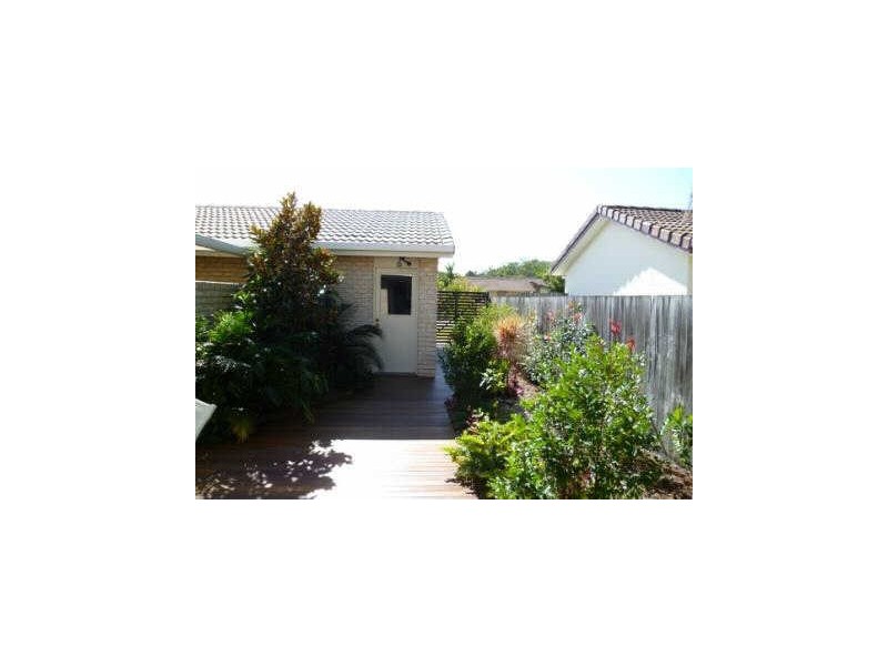 2/7 Kenny Drive, Labrador QLD 4215