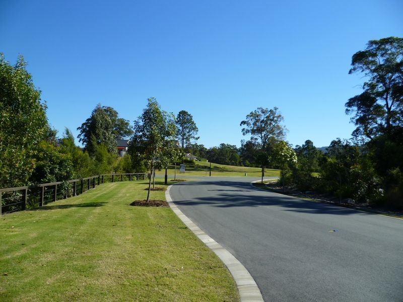 2 Summer Hill Crescent, Maudsland QLD 4210