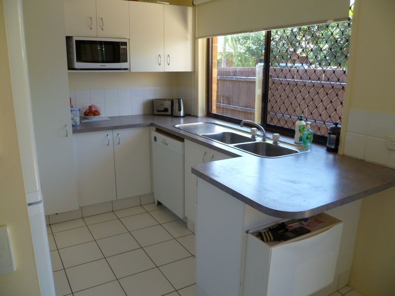 2/9 Possum Crescent, Coombabah QLD 4216