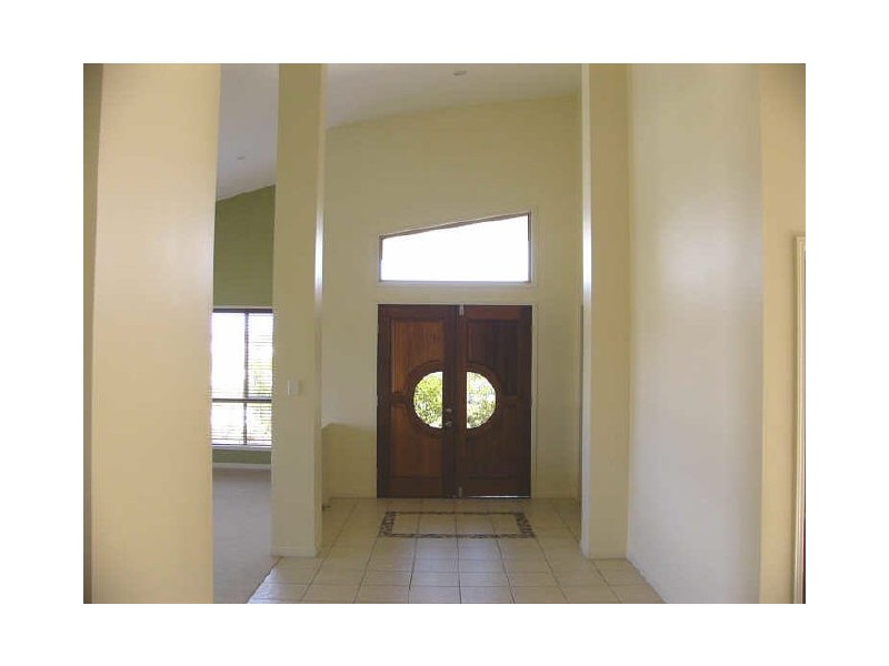 8 Coochin Lane, Pacific Pines QLD 4211