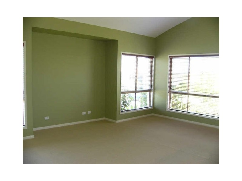 8 Coochin Lane, Pacific Pines QLD 4211