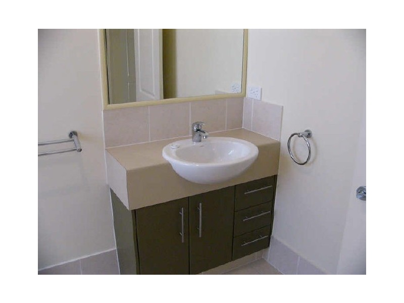 8 Coochin Lane, Pacific Pines QLD 4211