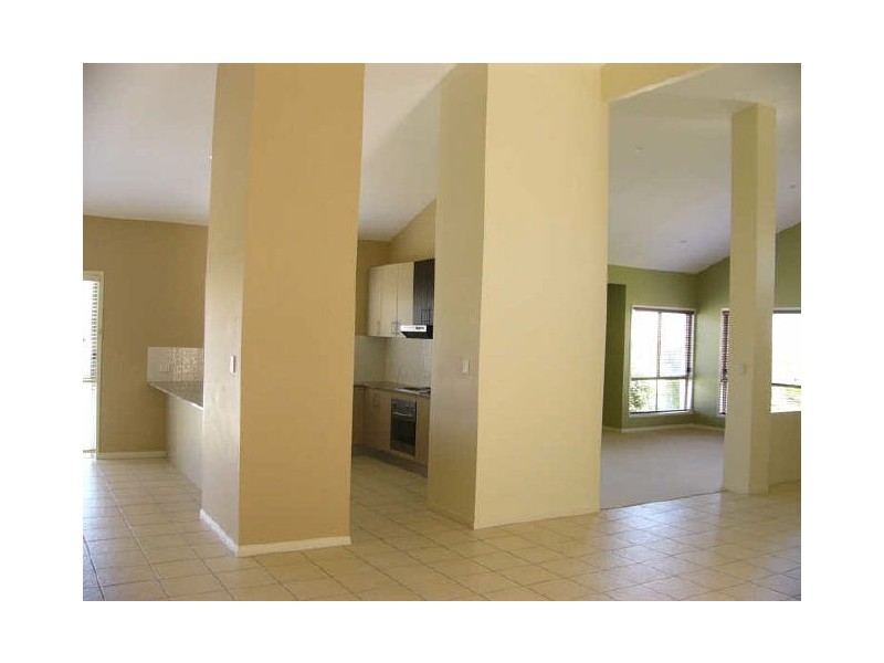 8 Coochin Lane, Pacific Pines QLD 4211