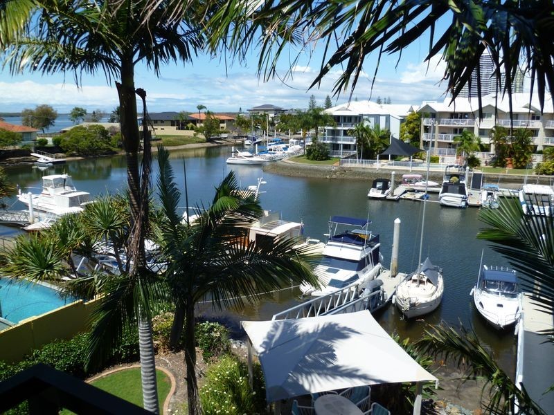 17/18 Jennifer Avenue, Runaway Bay QLD 4216