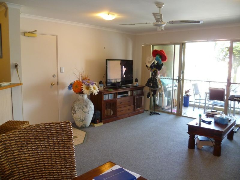 17/18 Jennifer Avenue, Runaway Bay QLD 4216