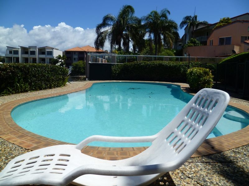17/18 Jennifer Avenue, Runaway Bay QLD 4216