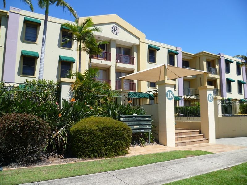 17/18 Jennifer Avenue, Runaway Bay QLD 4216