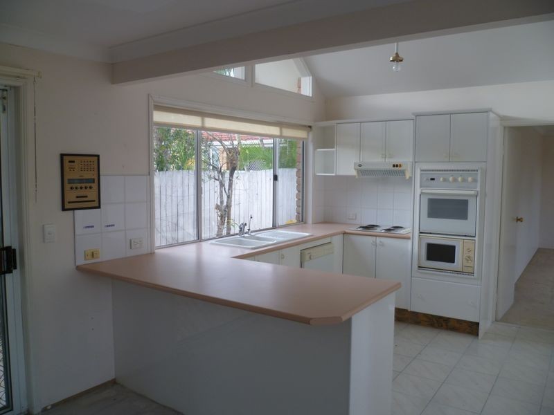 7 Cayman Court, Runaway Bay QLD 4216