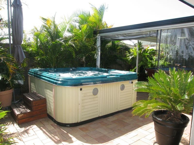 292 Oxley Drive, Coombabah QLD 4216