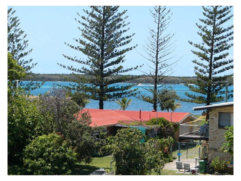 18/9-11 Madang Crescent, Runaway Bay QLD 4216