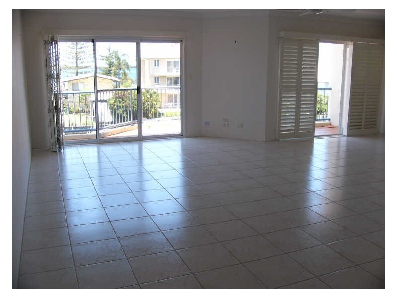 18/9-11 Madang Crescent, Runaway Bay QLD 4216