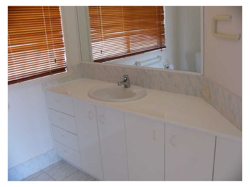 18/9-11 Madang Crescent, Runaway Bay QLD 4216