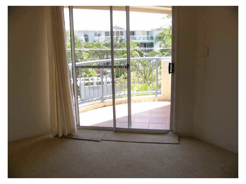 18/9-11 Madang Crescent, Runaway Bay QLD 4216