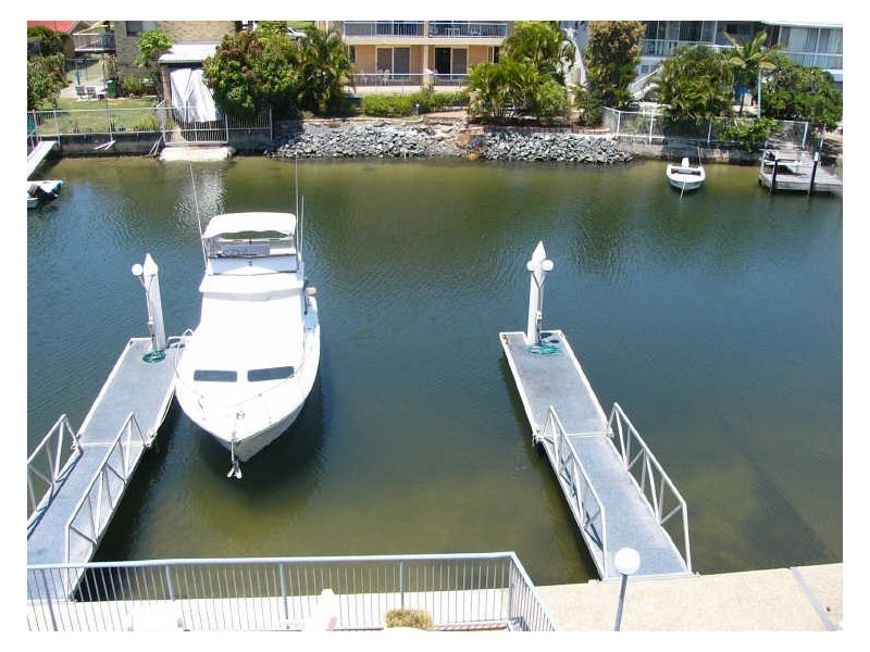 18/9-11 Madang Crescent, Runaway Bay QLD 4216