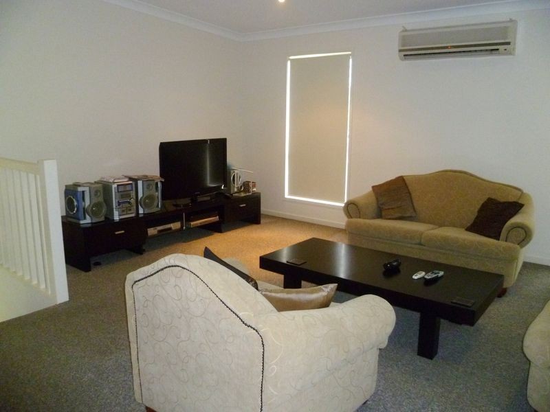 59 Harmsworth Road, Pacific Pines QLD 4211