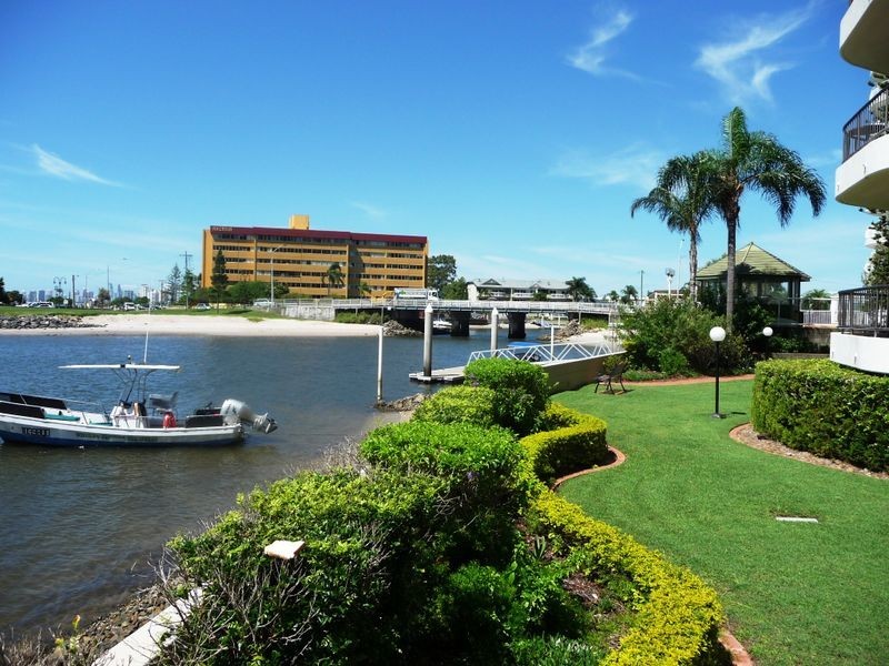 3/9 Bayview Street, Runaway Bay QLD 4216