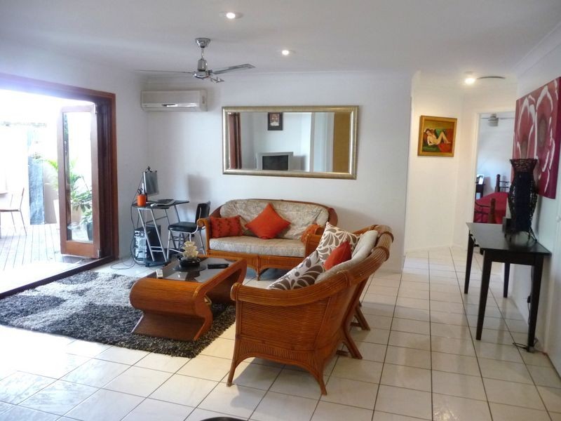 1/32 Killowill Avenue, Paradise Point QLD 4216