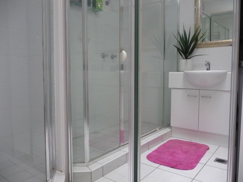 1/32 Killowill Avenue, Paradise Point QLD 4216