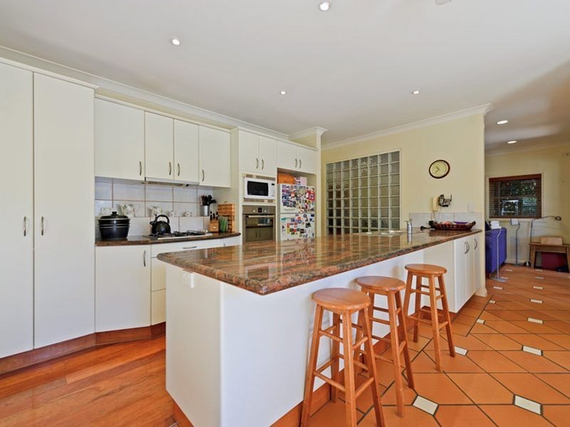 18 Riverbank Court, Ashmore QLD 4214