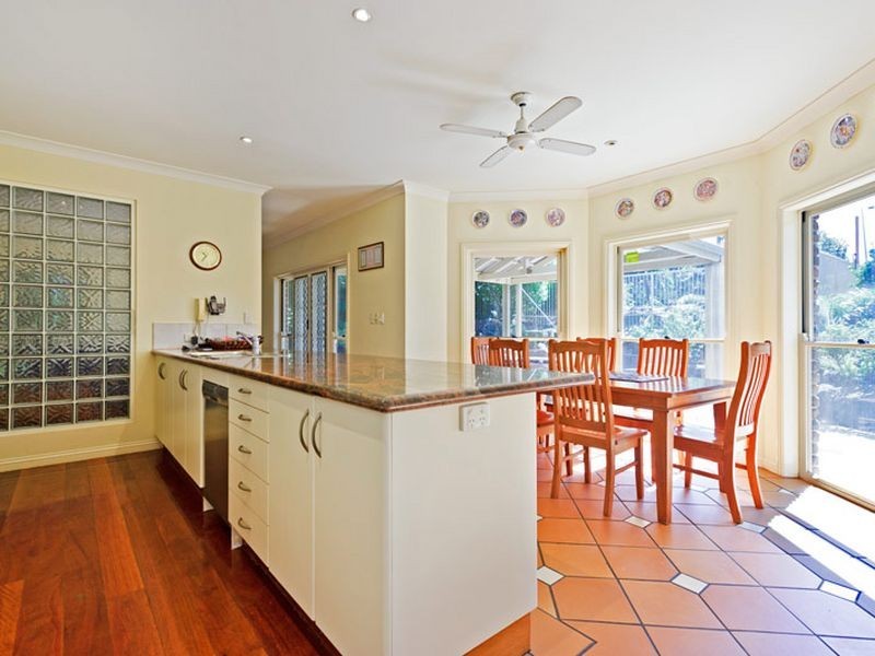 18 Riverbank Court, Ashmore QLD 4214