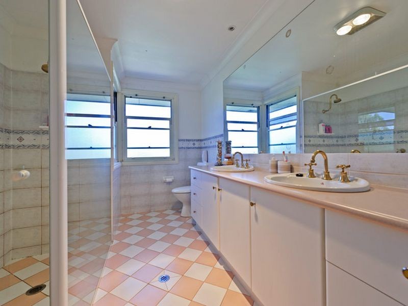 18 Riverbank Court, Ashmore QLD 4214