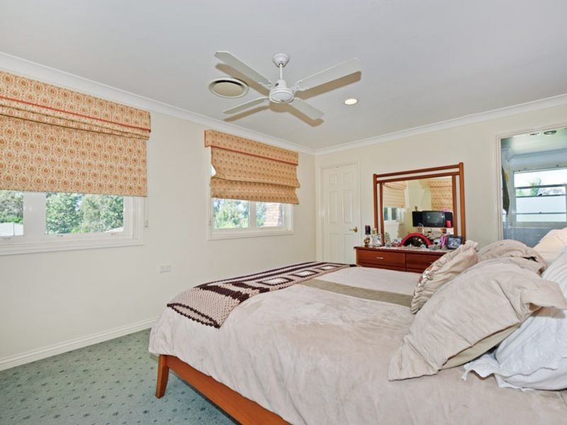 18 Riverbank Court, Ashmore QLD 4214