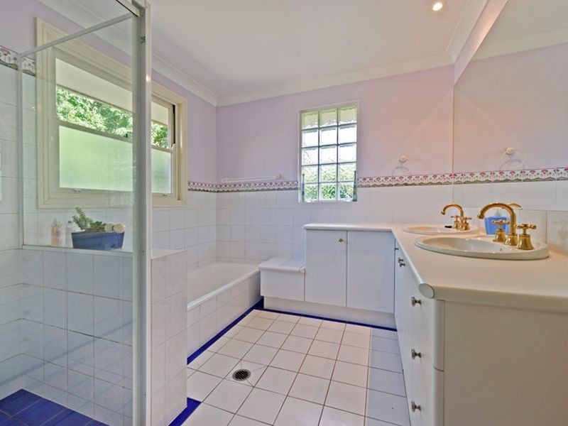 18 Riverbank Court, Ashmore QLD 4214