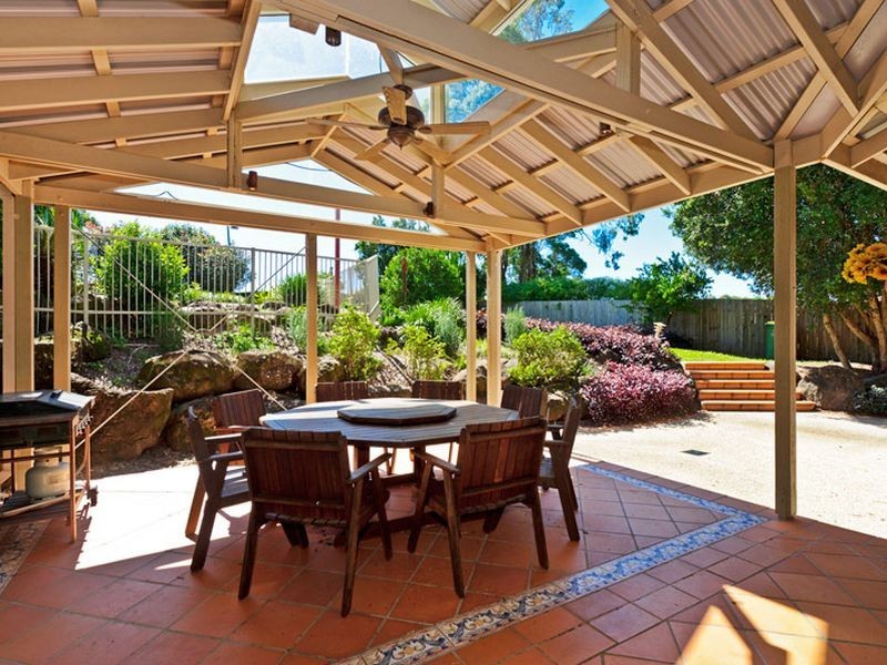 18 Riverbank Court, Ashmore QLD 4214