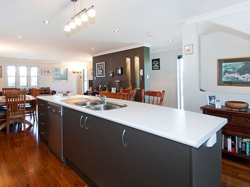 4/10 Middle Street, Labrador QLD 4215