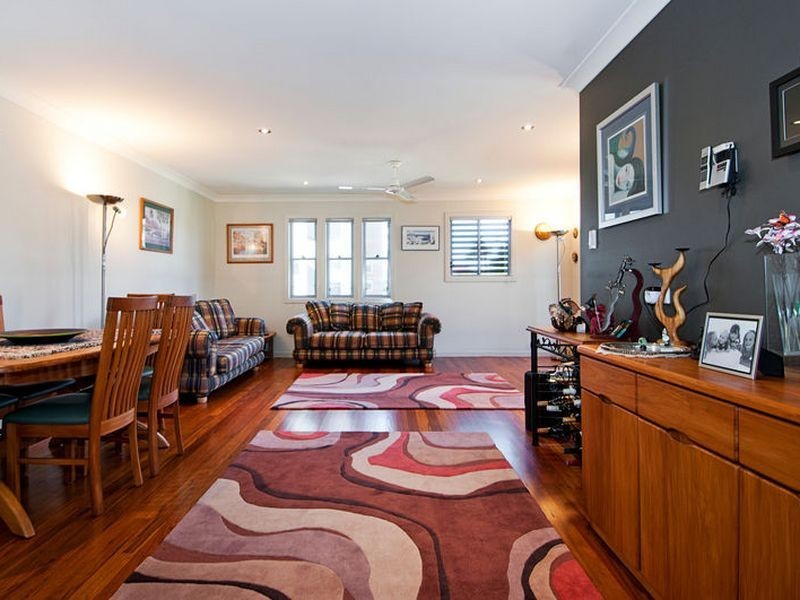 4/10 Middle Street, Labrador QLD 4215