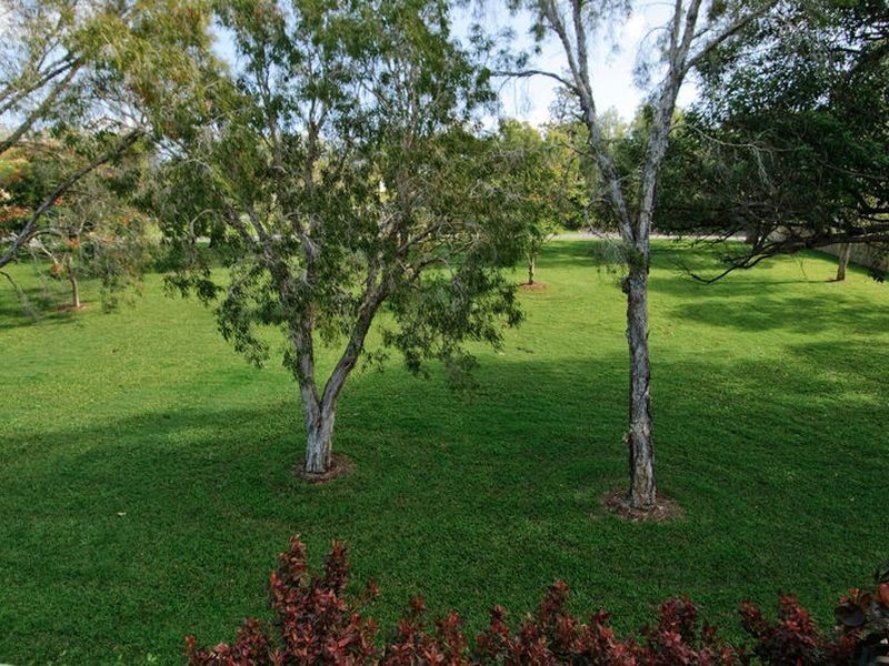 4/10 Middle Street, Labrador QLD 4215