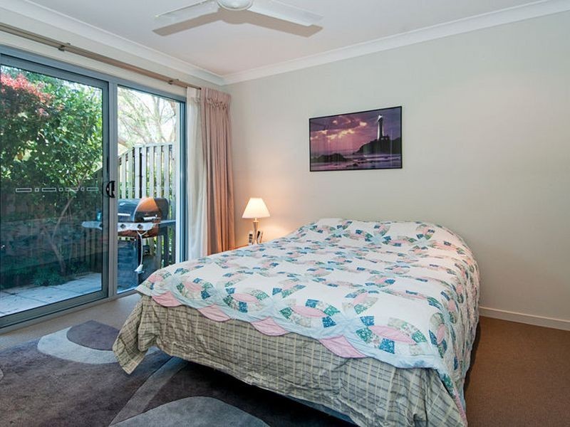 4/10 Middle Street, Labrador QLD 4215